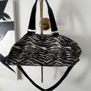 Pink Victoria’s Secret Zebra Print Duffle Bag – Travel / Gym / Overnight